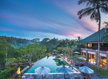 Villa Bukit Naga, Pool bei Sonnenuntergang